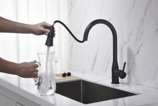 Смеситель для кухни Timo Saona с выдвижной лейкой чёрный 2336/03FL