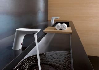 Электронный смеситель для раковины Kludi Balance белый 5210091